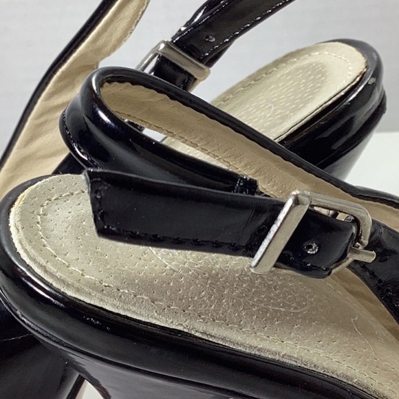 Black pins ladies' shoes with a belt on the heel. Note: No box - Picture 8 of 8